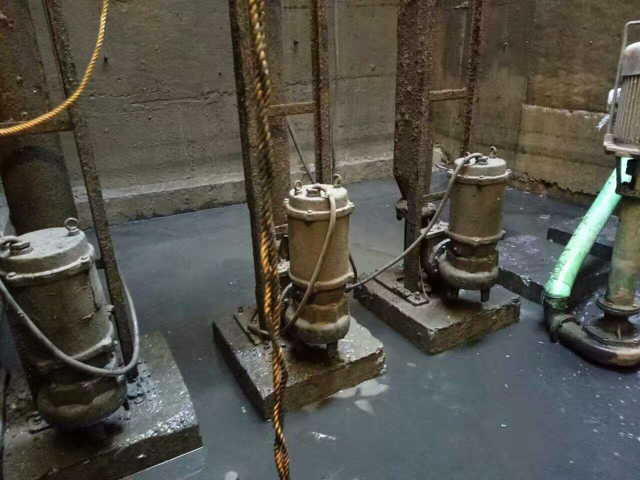 鄂州污水池清理